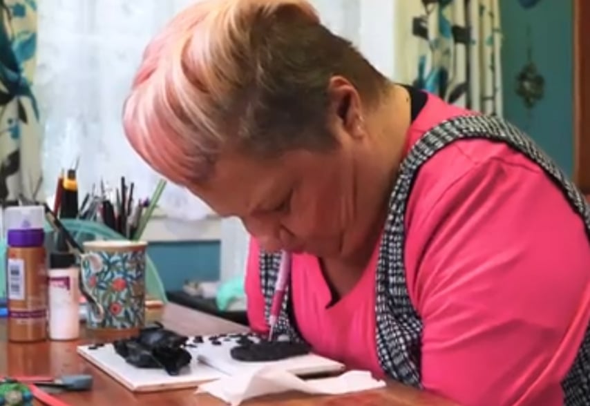 NZ Artist Jennifer Sosich sculpting by mouth